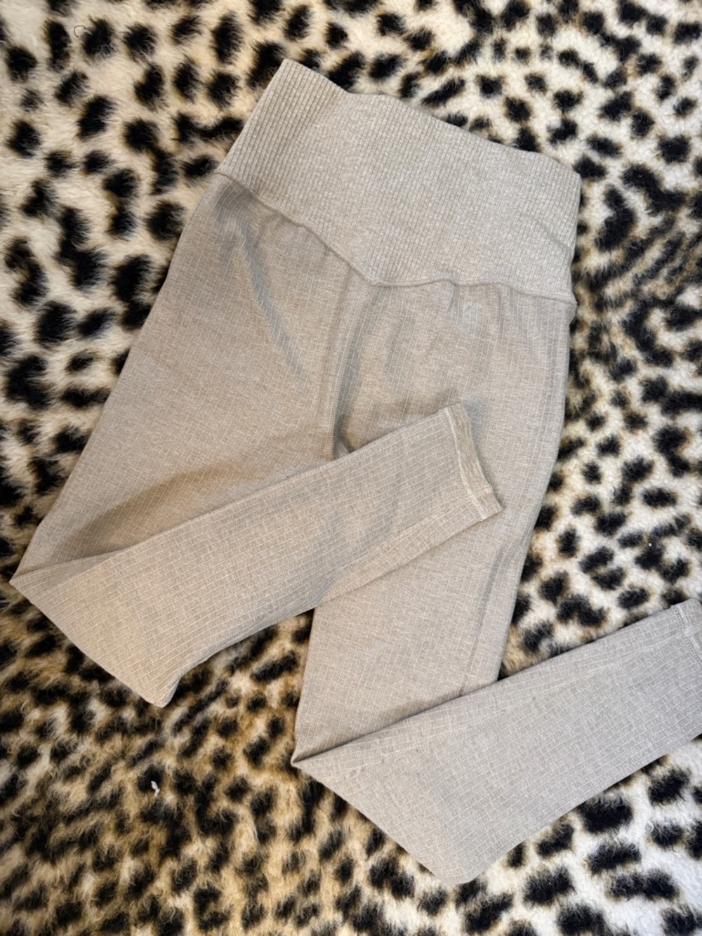 Neutral Ribbed High-Waist Leggings - Picture 2 of 2